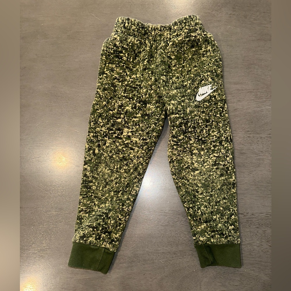 NIKE Little Boys Camo Print Fleece Jogger Pants